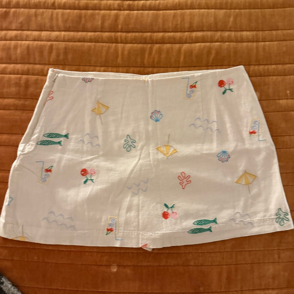 GAP off white linen skort with Colorful summer Embroidery PART OF SET